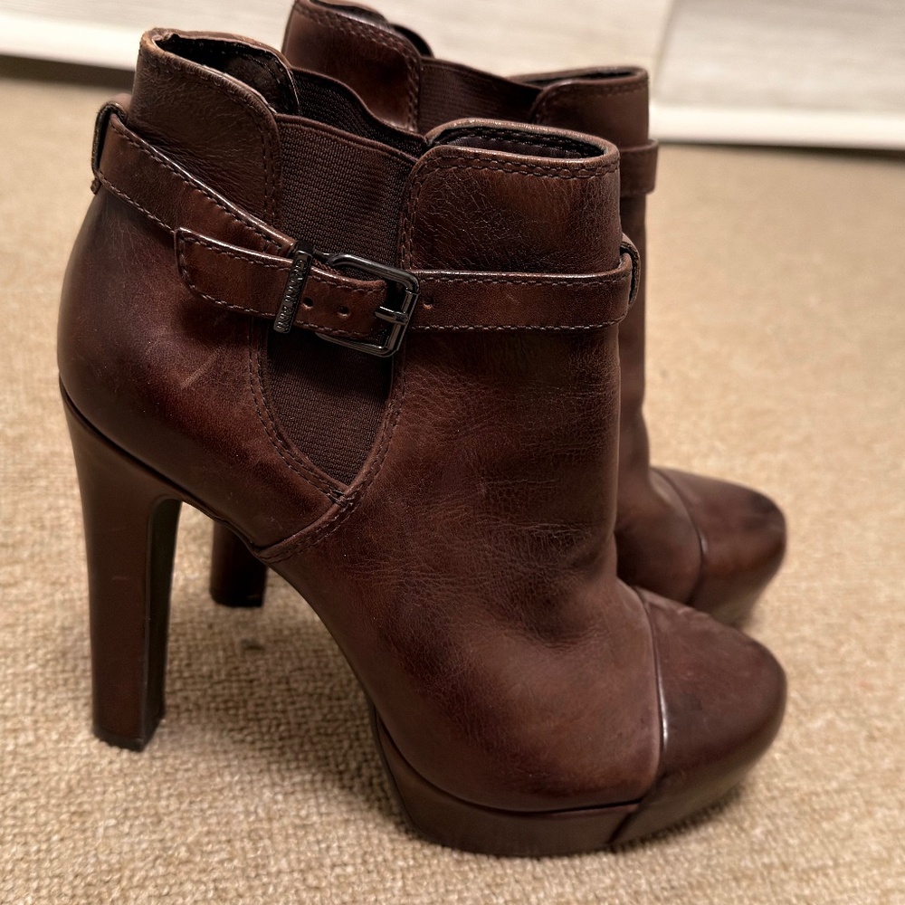 Size 8M - Gianni Bini Brown Platform Booties